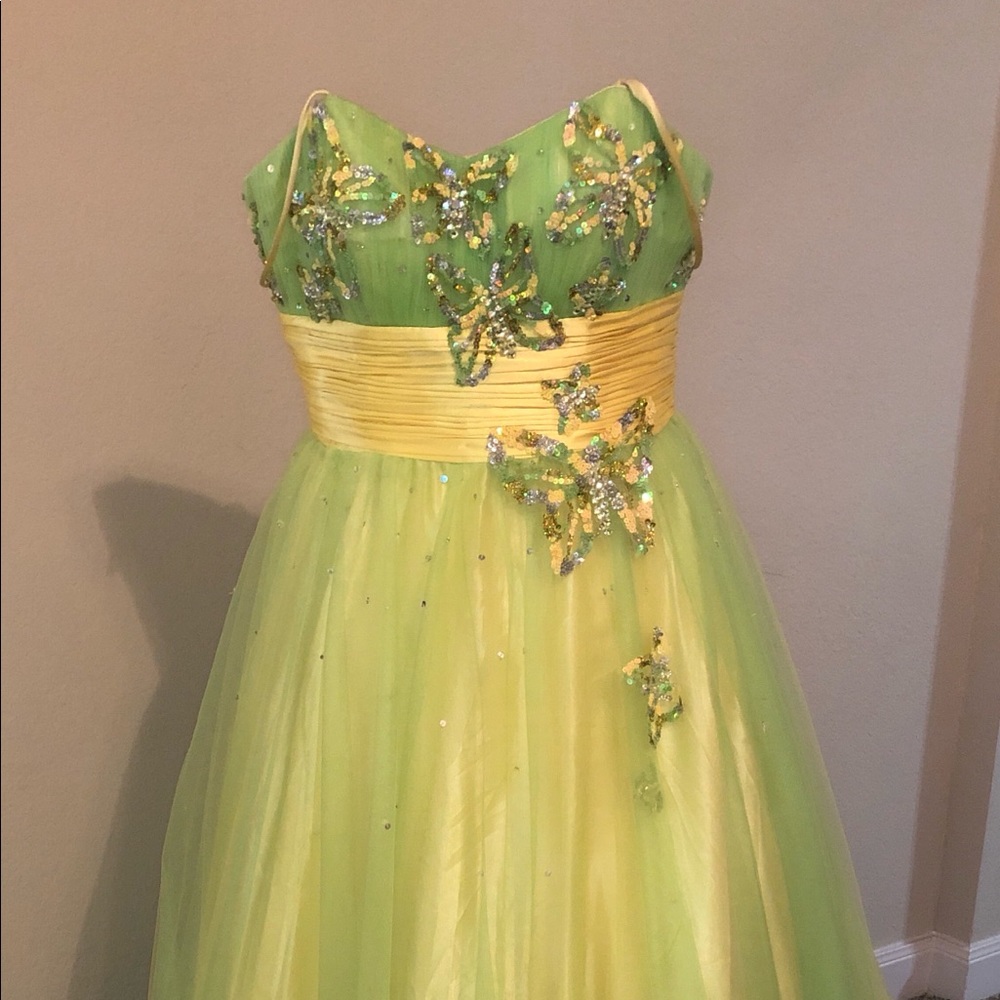 Yellow green formal prom dress gown